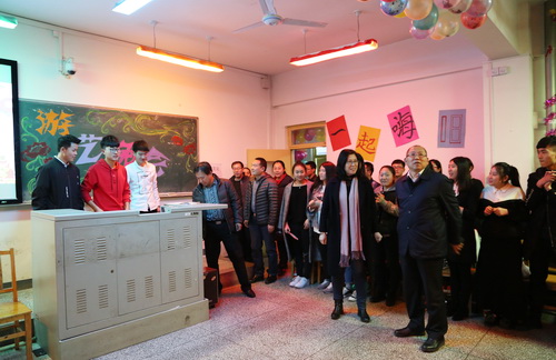 院領導來到活動現(xiàn)場 向師生們致以新年的問候與祝福