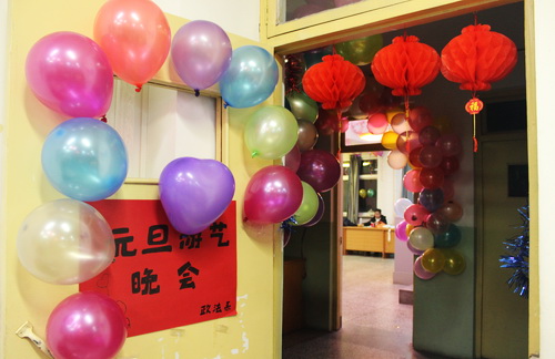 色彩絢麗、喜氣洋洋的活動現(xiàn)場