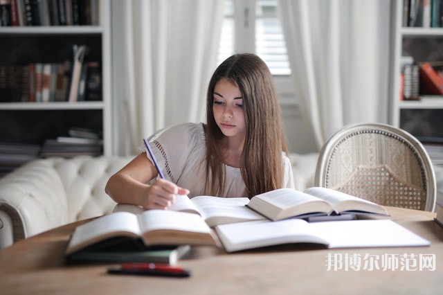 鹽城漢語(yǔ)言文學(xué)學(xué)校有哪些 鹽城漢語(yǔ)言文學(xué)學(xué)校名單一覽表